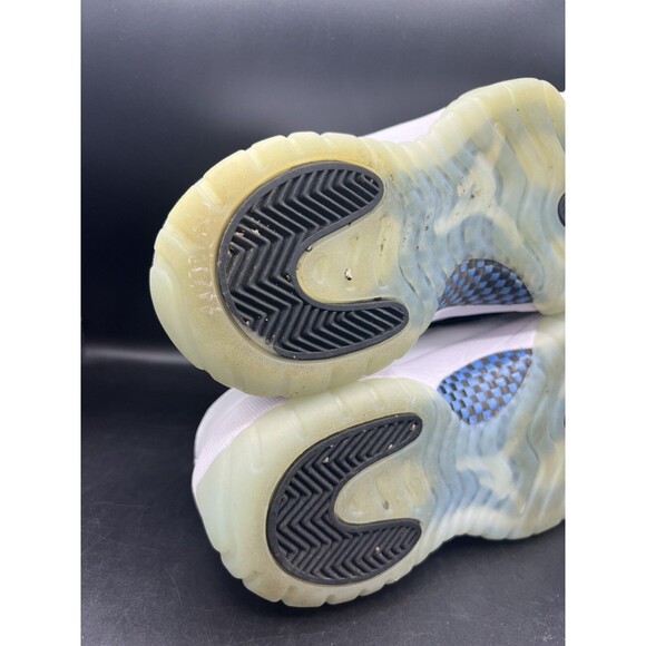 Athletic_Shoes